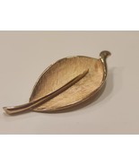 Vintage 1960s 50s Crown Trifari Gold-Tone Petal Textured Leaf Brooch Mid... - $30.18 CAD