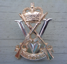 Vintage Australian Royal Victoria Regiment Hat Badge - £19.61 GBP