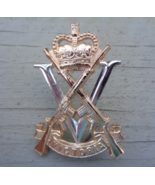 Vintage Australian Royal Victoria Regiment Hat Badge - $460.18 MXN