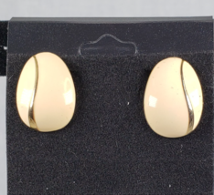 Vintage Crown Trifari 60s MCM White Enamel Egg Shape Gold Tone Clip On E... - €22,34 EUR
