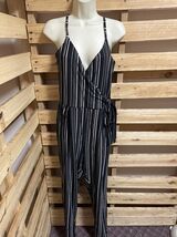 Just Be Striped Romper Spaghetti Straps Woman&#39;s Size Small Summer Casual KG - $275.41 MXN