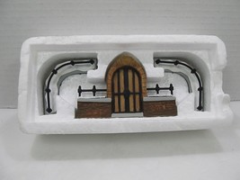 Dept 56 - Churchyard Gate and Fence 5806-8 - Dickens Village  - Pre-Owned - £11.21 GBP
