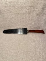 Frontier Forge Cake Knife with one serated edge and butterscotch Bakelite handle - £8.24 GBP
