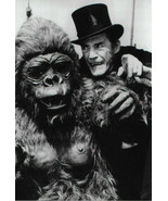LAND OF THE GIANTS  JOHN CARADINE AND JANOS PROHASKA AS A GORILLA 7X10 P... - $13.67 CAD