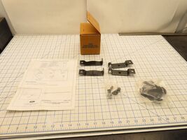 Ford F85Z-5A581-AA Rear Leaf Spring Clamp Pad and Liner Kit - €21,63 EUR Ford F85Z-5A581-AA Rear Leaf Spring Clamp Pad and Liner Kit - €21,63 EUR