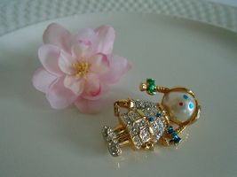 VINTAGE GOLD TONE MULTI-COLOR CRYSTAL LITTLE GIRL BROOCH Very Cute EUC S... - £7.82 GBP
