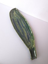 Pottery Signed  Green Vegetable Serving Dish 17&quot; Home Decor Peas in Pod Platter - £23.88 GBP