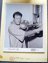 ROBERT CULP: RARE VINTAGE TV PHOTO (THE OUTER LIMITS) MOUNTED ON BOARD (... - $3,690.52 MXN