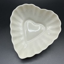 Vtg Heart Beleek Ivory Fine Bone China Porcelain Trinket Dish 7th mark 1980-1993 - £15.96 GBP