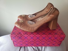 Tory Burch Jolie 75mm Pump in Royal Tan Leather Gold Logo Hardware, Sz 1... - €128,35 EUR