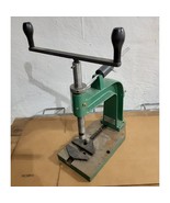 Manual Precision Desktop Hand Tapping Machine Green Cast Iron Metal Working - $233.86 CAD