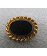 Small Victorian Mourning Brooch Dark Hair Gold Plated Black Details C Catch - $1,693.32 MXN