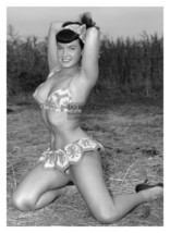 Bettie Page Sexy Model In Bikini Sitting In Hay 5X7 Photo - £6.38 GBP