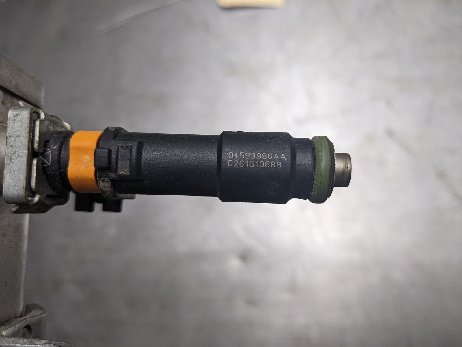 Fuel Injectors Set With Rail For 15-20 Jeep Cherokee  2.4 04593986AA Gas - $49.45