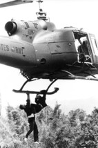 The Deer Hunter Amy Helicopter air Lifts Men to Safety in Jungle 18x24 Poster - £19.12 GBP