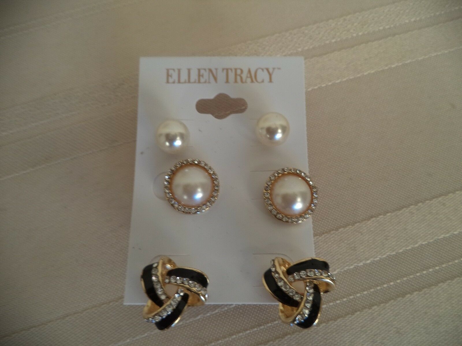 Women's Ellen Tracy Set of Earrings - £9.49 GBP