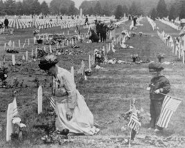 Decorating Soldier Graves Arlington National Cemtery 8x10 World War I WW1 Photo - £6.92 GBP