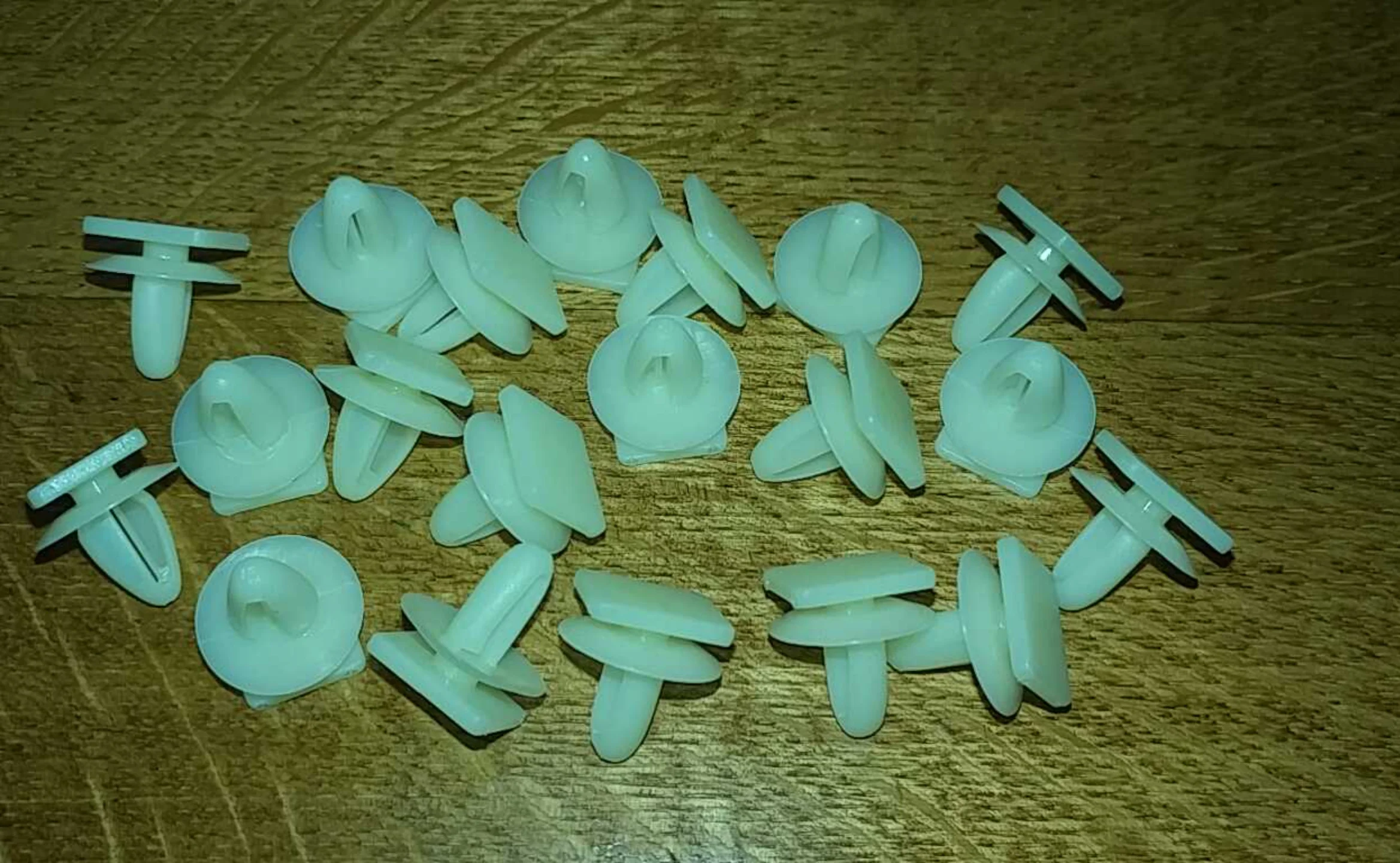 Mitsubishi Montero Sport 97-04 Trunk trim clips (20pcs) - $27.56