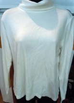 Cream Turtleneck Size Large - $75.95 MXN