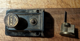 parts of an old vintage yale brass door lock - $129.79 MXN