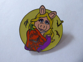 Disney Trading Brooches 167992 Miss Piggy With Kermit Squash - Halloween... - $6.58