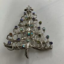Christmas Tree Silver Tone 2.25” Pin Aurora Borealis Rhinestones (Missin... - €16,25 EUR