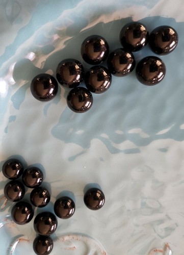Eighteen (18) ~ Vintage Black Glass Marbles ~ Assorted Sizes 11 mm - 16 mm (165) Item image 5