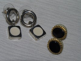 Estate Lot of 2 Small Goldtone Rimmed Black Enamel Oval &amp; Silvertone Open Circle - £7.58 GBP