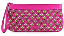 NWT VERA BRADLEY  PETITE PINK LARGE QUILTED COTTON WRISTLET - £19.65 GBP