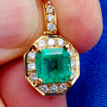 Earth mined Colombian Emerald Diamond Pendant Deco Halo Solid 18k Gold Medallion - $22,004.77 CAD
