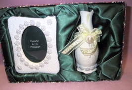 Gift Boxed Huntington Ridge 2 Pc Porcelain Beaded White Dresser Set Frame Vase - £4.72 GBP