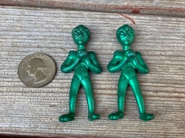 Pair 2 Vintage GREEN Alien Small Figurines 2 3/4&quot; - £19.42 GBP