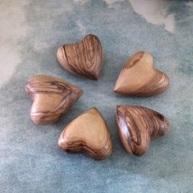 Set of 5 Small Olive Wood Hearts, Wooden carved Hearts, 3D Heart Shape Hand Carv - £28.10 GBP