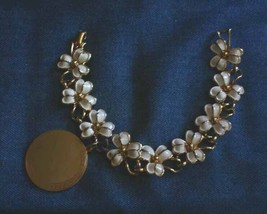 Coro White Enamel Flowers Gold-tone Bracelet 1960s vintage - £15.92 GBP