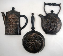 HOMCO Kitchen Wall Plaques Copper Skillet Tea Kettle Coffee Pot 7261 726... - $20.14 CAD