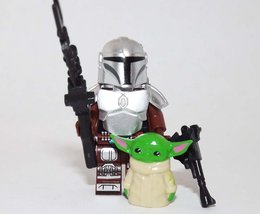 Building Block Mandalorian with Grogru Star Wars Minifigure Custom  - £5.48 GBP