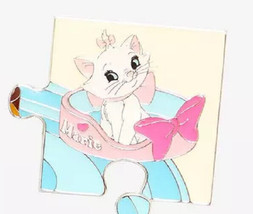 Disney Cats &amp; Dogs Aristocats White Kitten Marie Loungefly Mystery Puzzle pin - £15.46 GBP