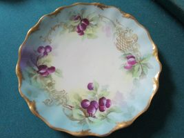 TV TRESSMAN &amp; VOGT Limoges Compatible with Haviland Plates RED Purple Berries Li - $73.50