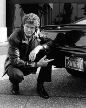 David Hasselhoff in Knight Rider points to KNIGHT license plate on KITT 16x20 Ca - $69.99