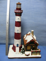 hawthorne Village Lighted Lighthouse And warming Area A0718 - $744.72 MXN