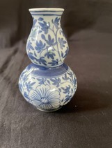 Ancien Chinois Porcelaine Miniature Vase - $69.00