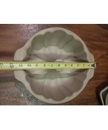 Pampered Chef Stoneware Bundt Cake Fluted Family Heritage Series 10” X 4... - $33.91 CAD