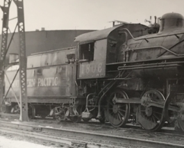 Southern Pacific Railroad SP #1806 2-6-0 Locomotive Train B&amp;W Photo - £9.57 GBP
