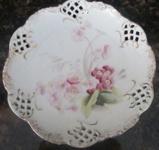 BEAUTIFUL VINTAGE RETICULATED EDGE PINK FLOWERS PLATE - $5.50 CAD