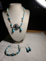 15.5 In Turquoise And Silver Necklace With Silver Medallion That Spins Fidget - £18.61 GBP