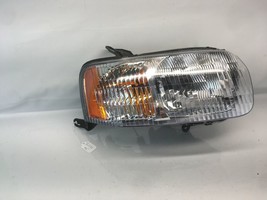 NICE  2001 2002 20003 20004 FORD ESCAPE FRONT RIGHT HEADLIGHT HALAOGEN - $55.55