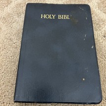 Holy Bible Religion Paperback Book from Thomas Nelson Publishers 1984 - £4.98 GBP