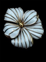 Vintage 50s-60s Trifari White Enamel &amp; Goldtone Pansy Flower Brooch Pin - $18.51