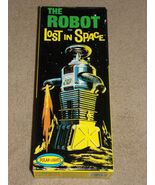 The Robot From Lost in Space Polar Lights Playing Mantis Plastic Model Kit - $667.30 MXN