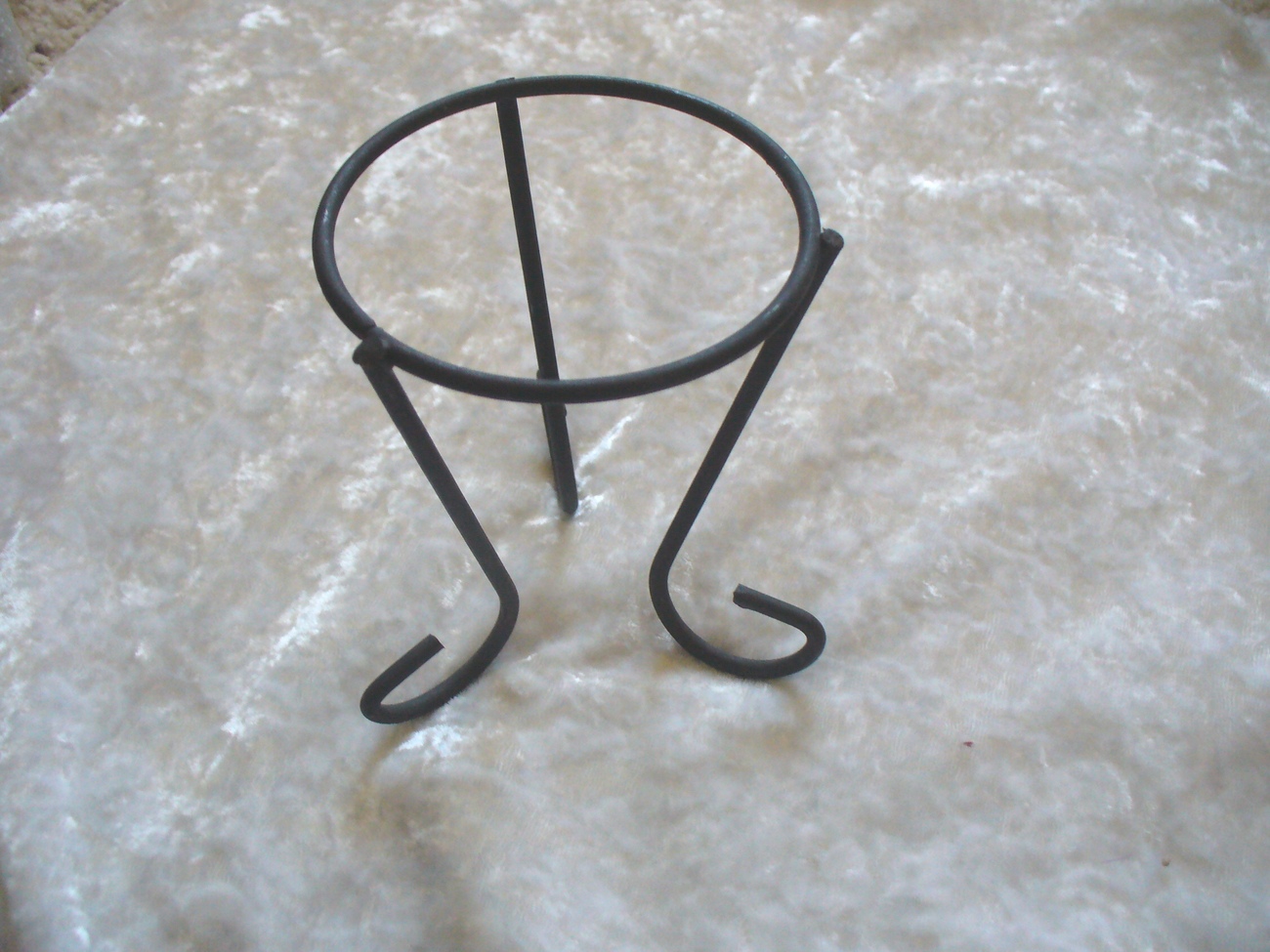 Wraught Iron 4 1/2" X 3 1/4" Decorative Egg Holder - $2.80